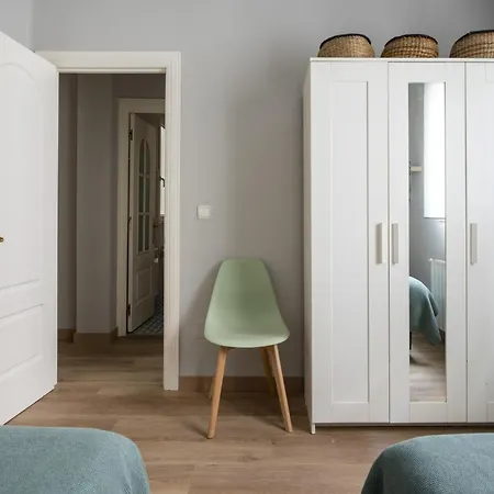 Espaciosa Casa Con 3 En Appartamento *