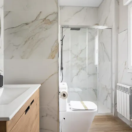 Espaciosa Casa Con 3 En * Сантандер