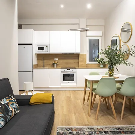 Espaciosa Casa Con 3 En Santander