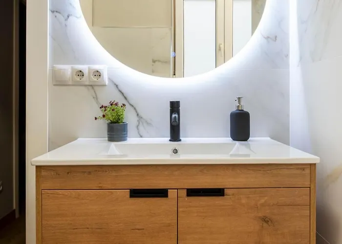 Espaciosa Casa Con 3 En * Santander