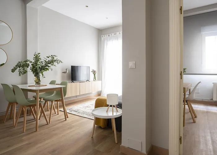 Espaciosa Casa Con 3 En *