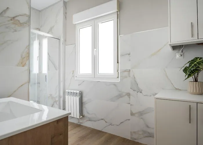 Espaciosa Casa Con 3 En Santander