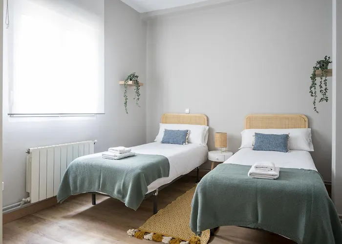 Espaciosa Casa Con 3 En *