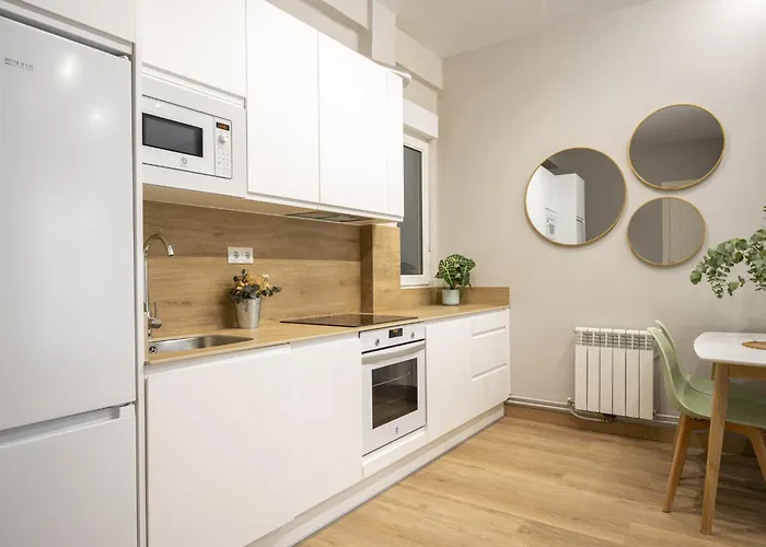 Espaciosa Casa Con 3 En * Santander